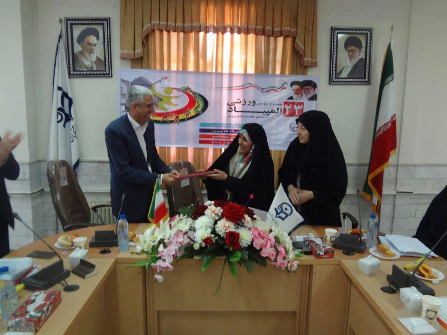 آغاز رسمی بیست و سومین المپیاد ورزشی دانشگاه فرهنگیان با تقدیم تفاهم نامه میان معاونت دانشجویی و مدیر استانی دانشگاه فرهنگیان استان مرکزی 3